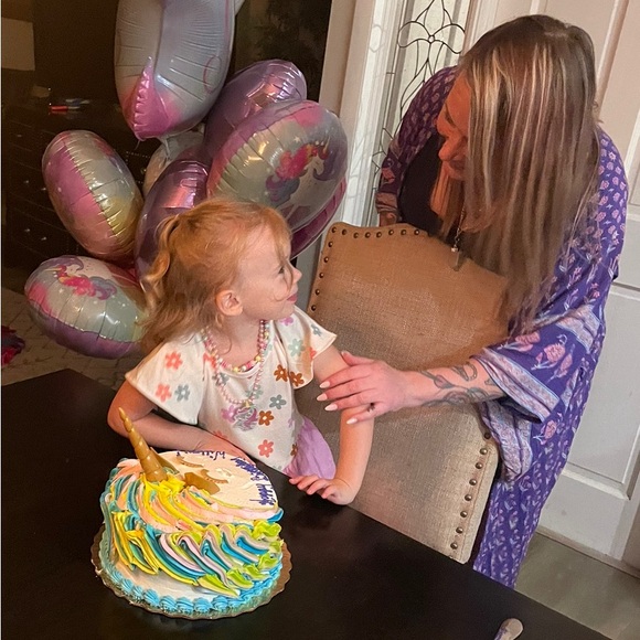 Meet your Posher, Ashlyn :) - Picture 5 of 16